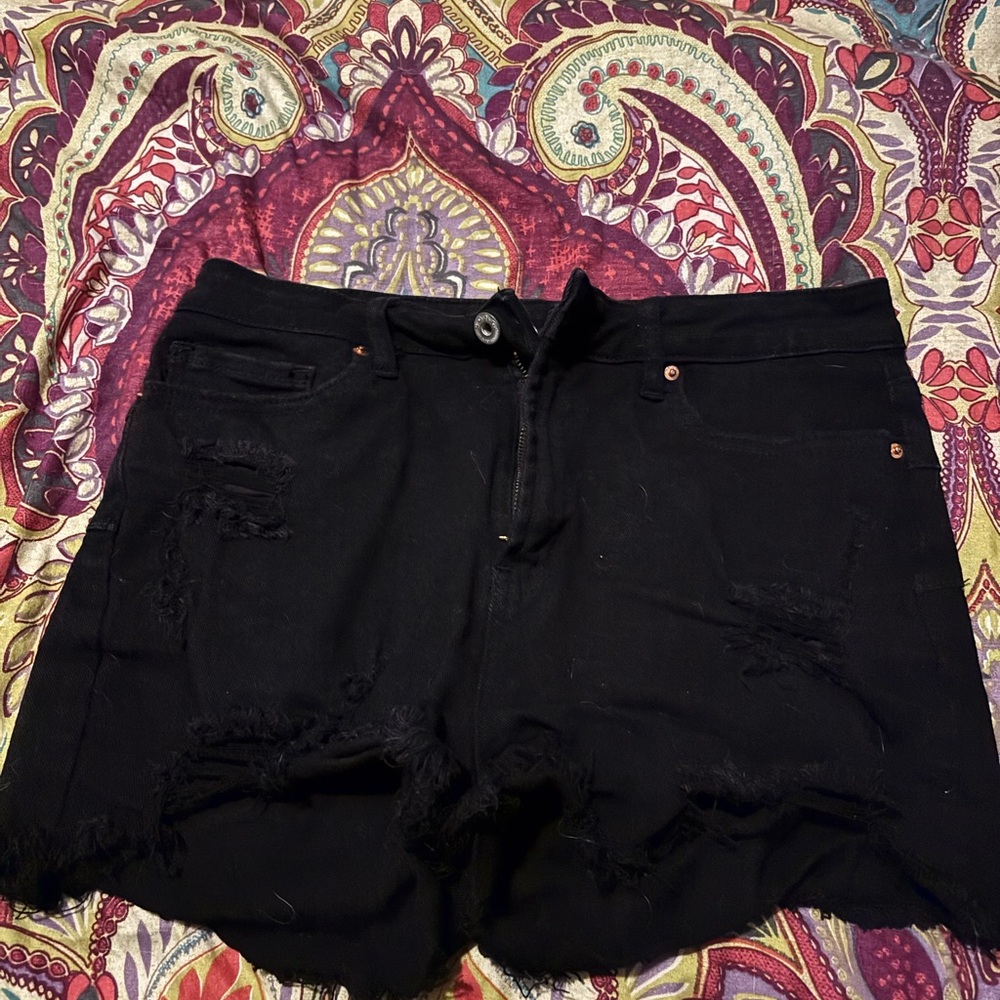 Stylish Black Women's High-rise Cut-off Shorts